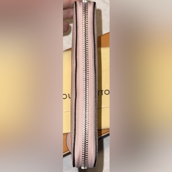 Louis Vuitton Pink Mahina Leather zip around wallet Full Set - Picture 5 of 11